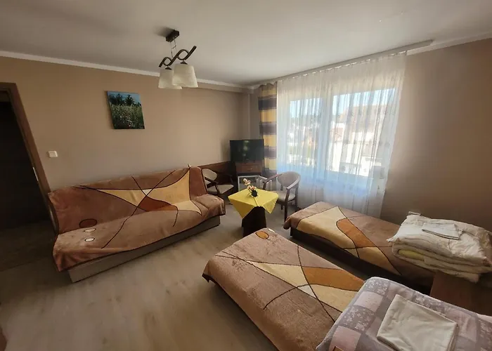 Monika Поберово