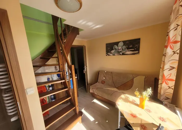 Monika Поберово